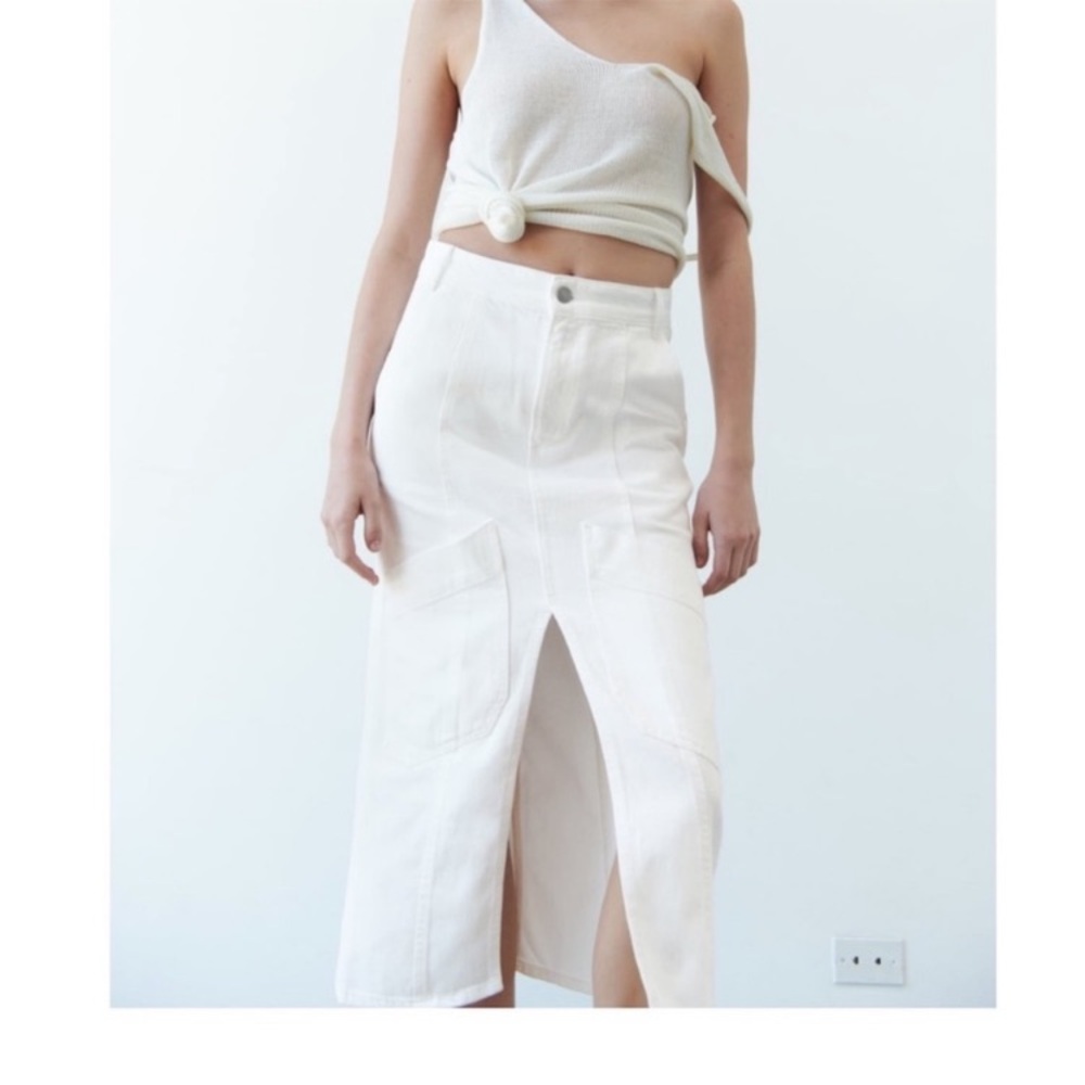 NWT Zara The Cargo Skirt, color: white with multiples pockets, size M